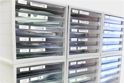 ご入居者様ごとに引出しを作り、誰もが探しやすく、管理しやすくなりました。